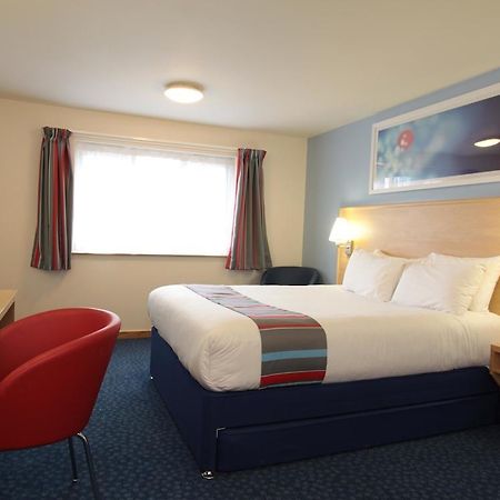 แทรเวลลอดจ์ กลาสโกว์ แอร์พอร์ต Hotel ภายนอก รูปภาพ