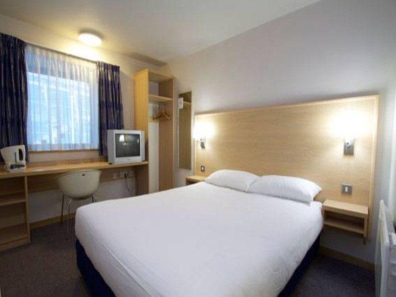 แทรเวลลอดจ์ กลาสโกว์ แอร์พอร์ต Hotel ภายนอก รูปภาพ